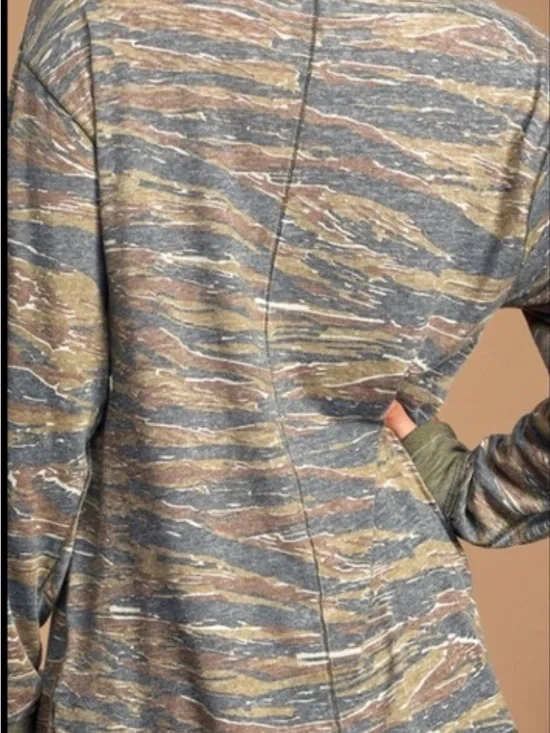 We The Free Free People Anthropologie Camo Long Sleeve Sz XS Oversized - Picture 2 of 8